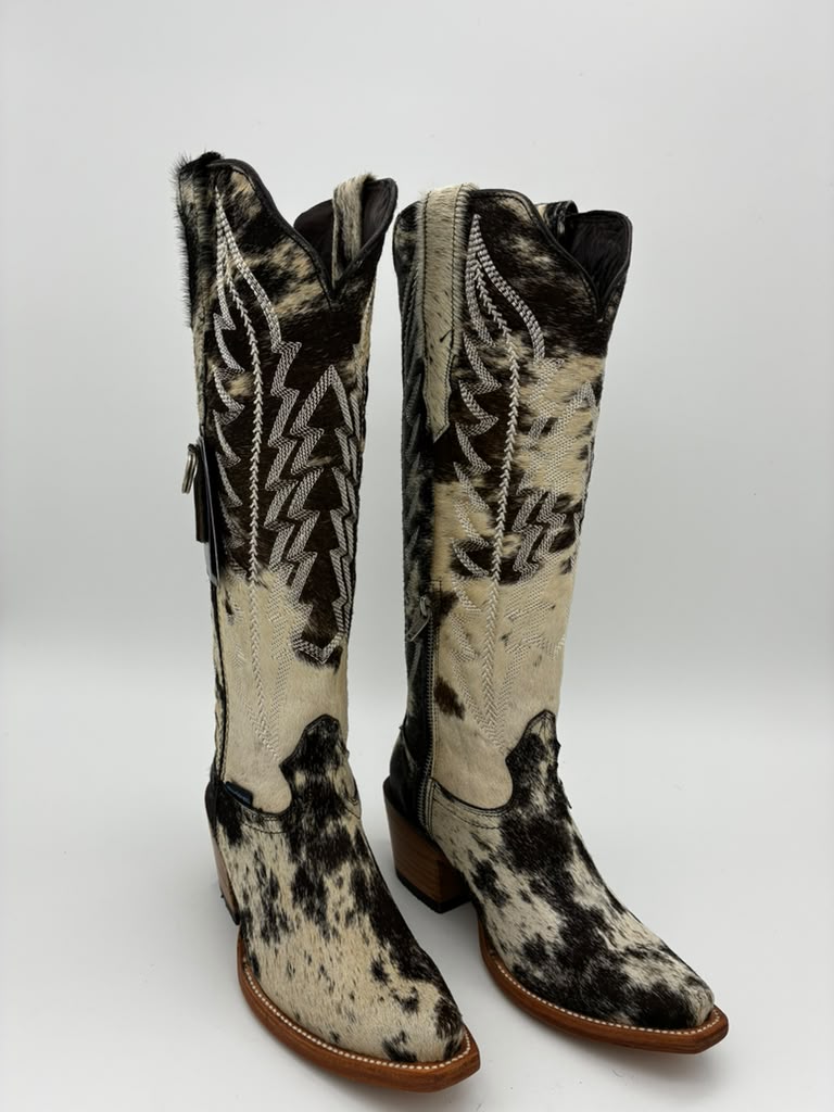 Rockem Cowhide Cowgirl Boot Size 6 III – side profile view with lightning bolt stitching