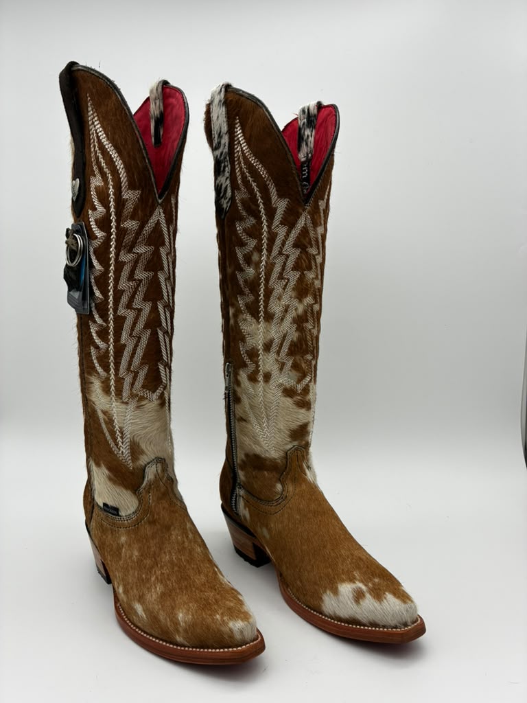 Rockem Cowhide Cowgirl Boot Size 7 VI – side profile with lightning bolt stitching and buckle charm
